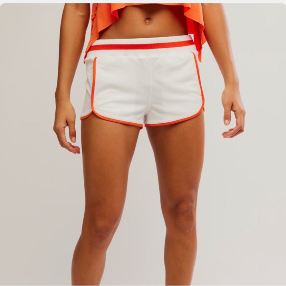 FP Movement
FP MOVEMENT WOMEN'S PREP IN YOUR STEP SHORTS
